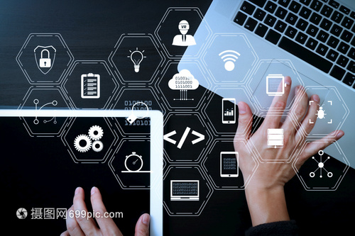 軟件開發(fā)者的編碼工作與強化的現(xiàn)實儀表板計算機圖標有關(guān)這些包括系統(tǒng)靈活開發(fā)代碼叉和以反應靈敏的網(wǎng)絡(luò)安全進行版本的編碼